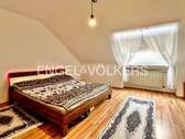 Großzügiges Schlafzimmer - 