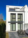 Haus und Terrasse - 5 Zimmer Doppelhaushälfte zum Kaufen in Hamburg