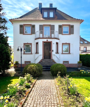 Außenansicht - Enkenbach-Alsenborn - Stilvolles Ein-Zweifamilienhaus in attraktiver Feldrandlage