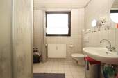 ...das Duschbad mit Fenster, ... - 