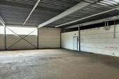 Halle mit Zugang zum Büroteil - 