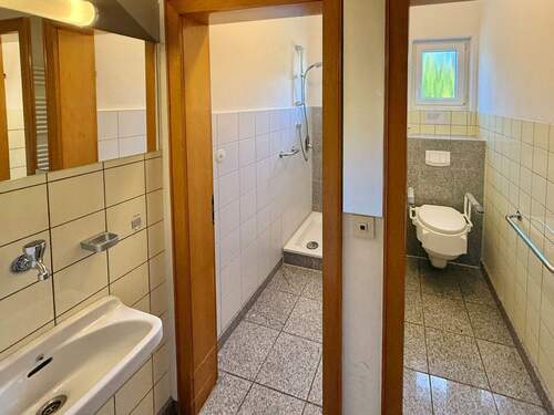 EG WC mit Dusche - 