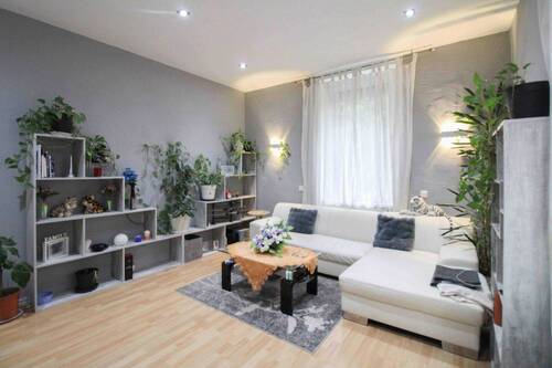 Wohnzimmer - 3 Zimmer Etagenwohnung in Stuttgart