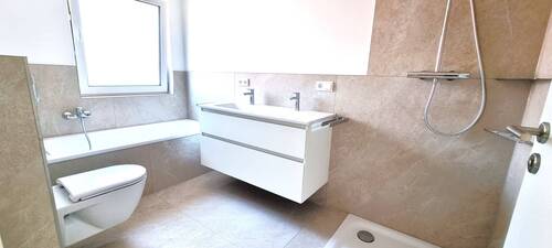 Badezimmer im Obergeschoss - 