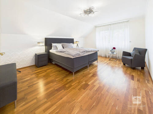 Schlafzimmer 1/3 - 