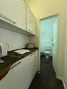 Spüle und Raum mit WC - 