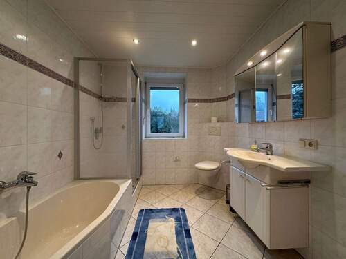 Tageslichtbad - 6 Zimmer Einfamilienhaus in Büdingen