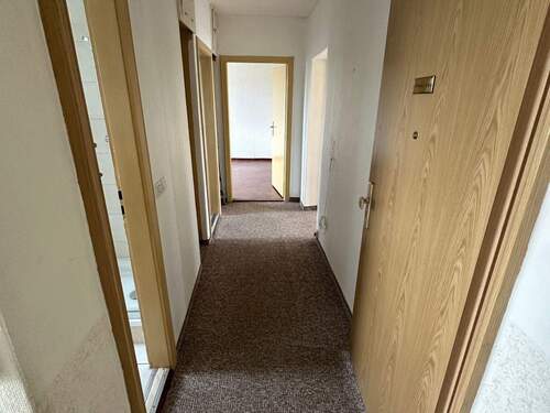 Flur.jpg - 3 Zimmer Etagenwohnung zum Kaufen in Weißenfels