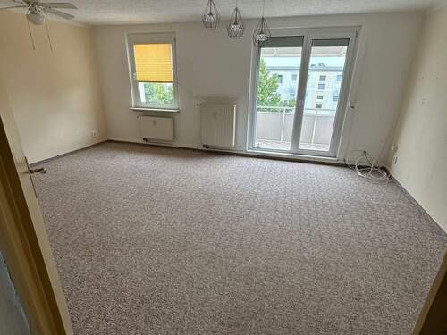 Wohnzimmet.jpg - Etagenwohnung mit 67,00 m&sup2; in Weißenfels zum Kaufen