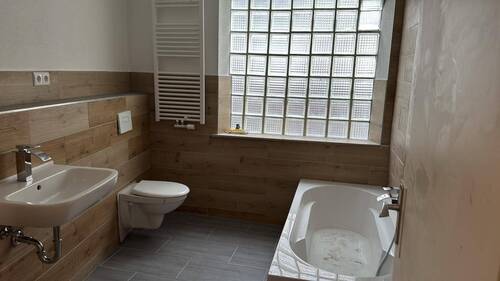 neues Badezimmer - Mehrfamilienhaus, Wohnhaus in Herbstein