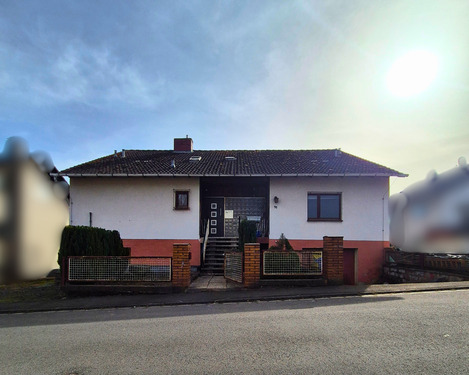 Ansicht von der Straße - Ruhiges Familienidyll in Schreufa: Naturnah wohnen mit Top-Anbindung nach Frankenberg!