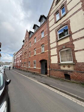 Straßenansicht Vorderseite - 