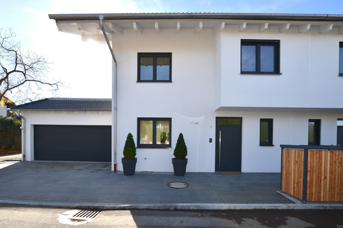 Hausansicht - Ein Refugium für höchste Ansprüche - Harmonie, Design und Komfort in Vollendung