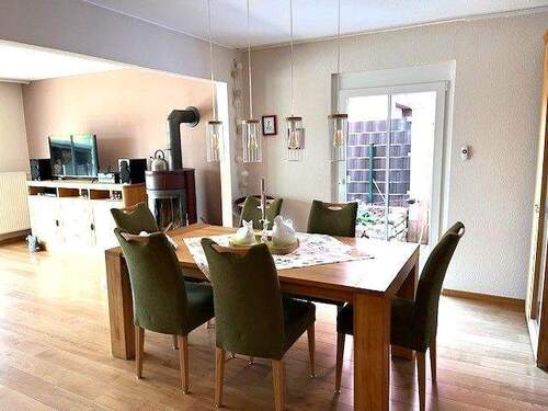 Essecke im Wohnzimmer.jpg - Reihenendhaus mit 151,00 m&sup2; in Wasserliesch zum Kaufen