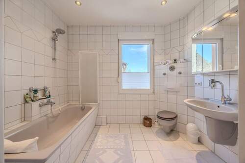 Wohnung: 1. Obergeschoss - 