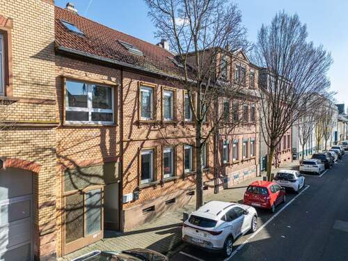 Außenansicht: Straße - 1 Zimmer Mehrfamilienhaus, Wohnhaus zum Kaufen in Neu-Isenburg