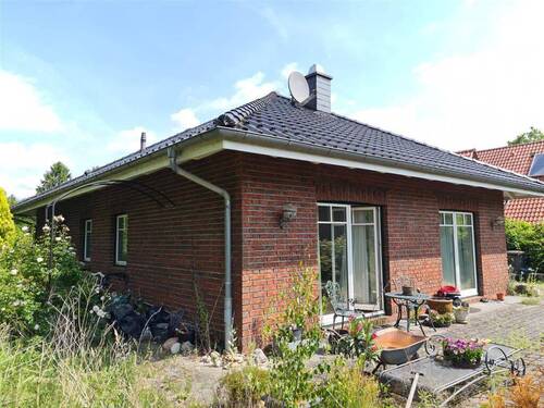 Außenansicht - 3 Zimmer Einfamilienhaus zum Kaufen in Varel