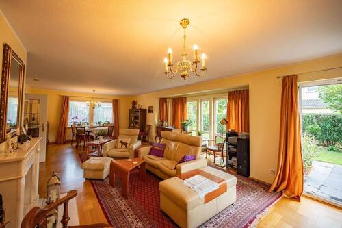 Wohnzimmer Blick zur Straße - 