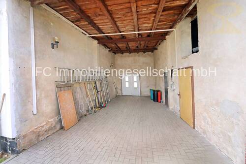 Durchgang von der Straße zum Haus - 