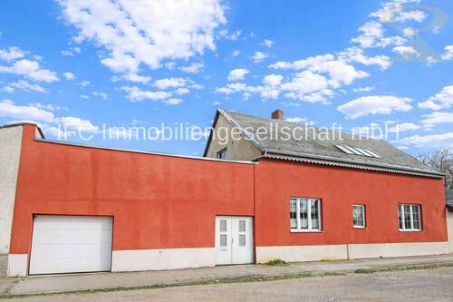 Hausansicht Straßenseite - 6 Zimmer Einfamilienhaus zum Kaufen in Dessau-Roßlau