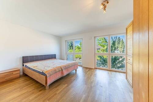 Zimmer 2 - 