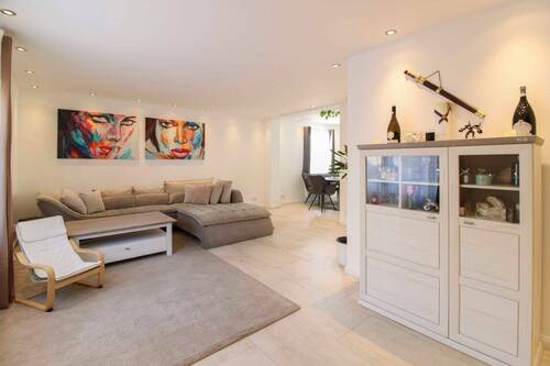 Wohnzimmer - 5 Zimmer Einfamilienhaus zum Kaufen in Maintal