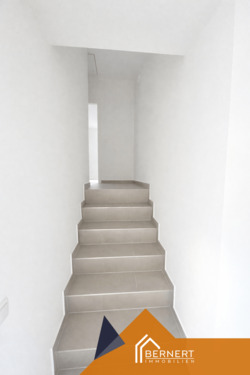 Treppe zum Wohn-Essbereich - 