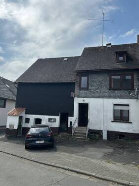 Hausansicht - 9 Zimmer Mehrfamilienhaus, Wohnhaus in Driedorf