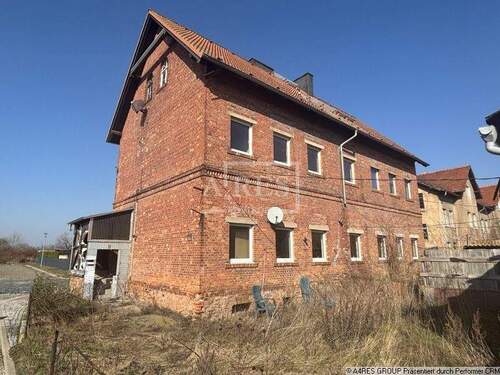 Objektansicht - Mehrfamilienhaus, Wohnhaus mit 243,20 m&sup2; in Hakeborn zum Kaufen