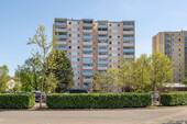 Hausansicht - Großzügige 3-Zi-Wohnung mit Balkon und Stellplatz in Fürth (Hardhöhe)