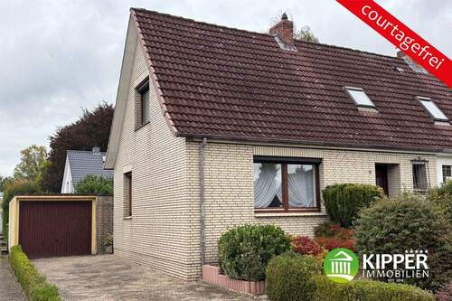 Vorderseite Haus - 4 Zimmer Doppelhaushälfte zum Kaufen in Bad Bramstedt