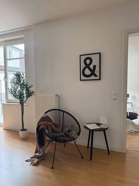 Wohnen - Lichtdurchflutete, schicke 2,5 Zimmer Wohnung mit Balkon