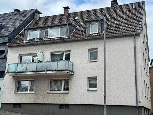 Hausfront - 3 Zimmer Etagenwohnung zur Miete in Remscheid