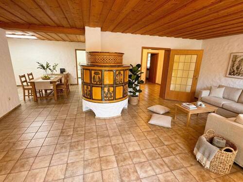 FLA_Wohnen (Staging) - Waldrandlage in Nürnberg-Fischbach – 173 m², Einliegerwohnung, 1.032 m² Grundstück mit direktem Waldzugang