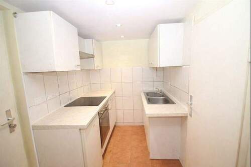 Küche UG - Mehrfamilienhaus, Wohnhaus mit 212,00 m&sup2; in Stuttgart zum Kaufen