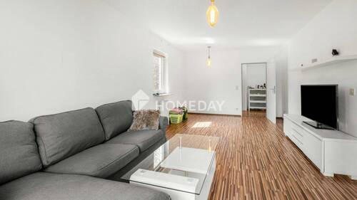 Wohnzimmer 2 - 2 Zimmer Etagenwohnung zum Kaufen in Unterhaching