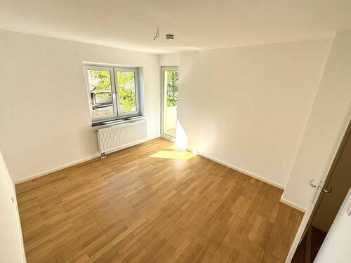 Schlafzimmer mit Zugang Loggia - 3 Zimmer Etagenwohnung in Nürnberg