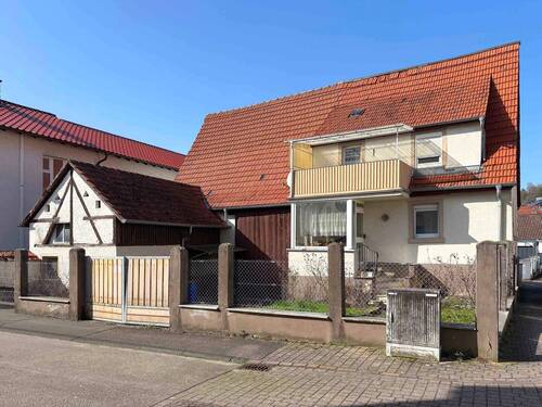 Hausansicht - Charmantes Sanierungsobjekt mit Scheune und Stallung - Ihr Projekt mit Potenzial!