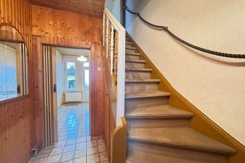 Flur Treppenaufgang - 3 Zimmer Reihenmittelhaus in Lübeck