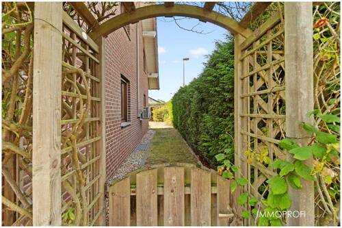 5. Zugang seitlich.jpg - 