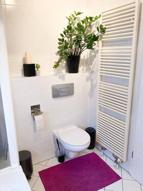 Bad mit Toilette - 