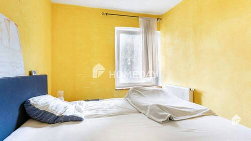 1. OG Schlafzimmer 1 - 