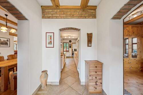 Eingangsbereich mit Glindower Ziegel - Einfamilienhaus mit 178,00 m&sup2; in Schwielowsee zum Kaufen