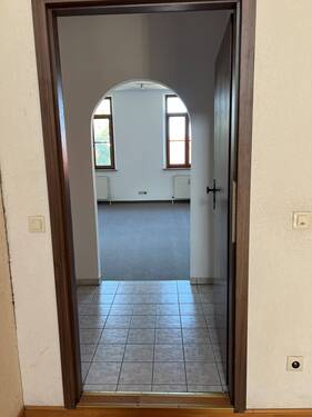 Eingang mit Blick zum Wohnzimmer.jpg - 