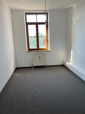 Schlafzimmer mit Fenster.jpg - 