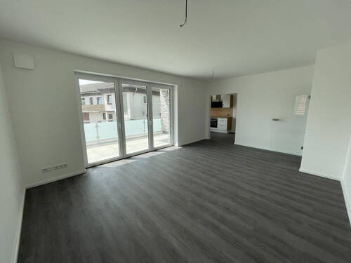Wohnzimmer - Anfragestopp moderne 3-Zimmer-Wohnung mit EBK, Gäste WC und Balkon in Achim-Uphusen