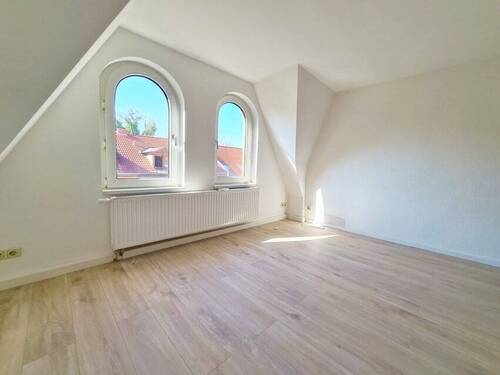 Wohnzimmer - 4 Zimmer Etagenwohnung in Köthen (Anhalt)