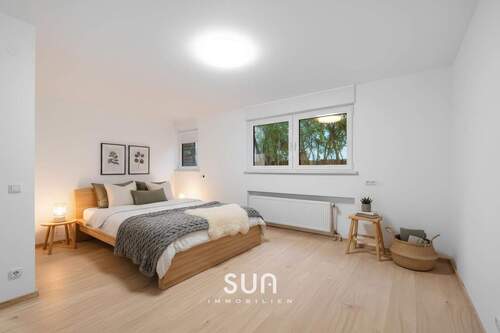 SCHLAFZIMMER STAGE - Großzügige 2-Zimmer-Souterrainwohnung mit neuem Luxusbad und Einbauküche