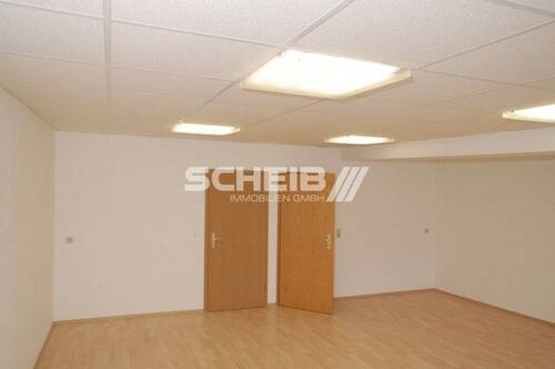Laminatboden - Büro mit 130,00 m&sup2; in Crailsheim zur Miete