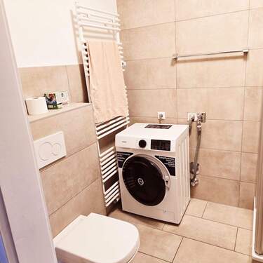 Duschbad mit Waschmaschinenanschluss - 